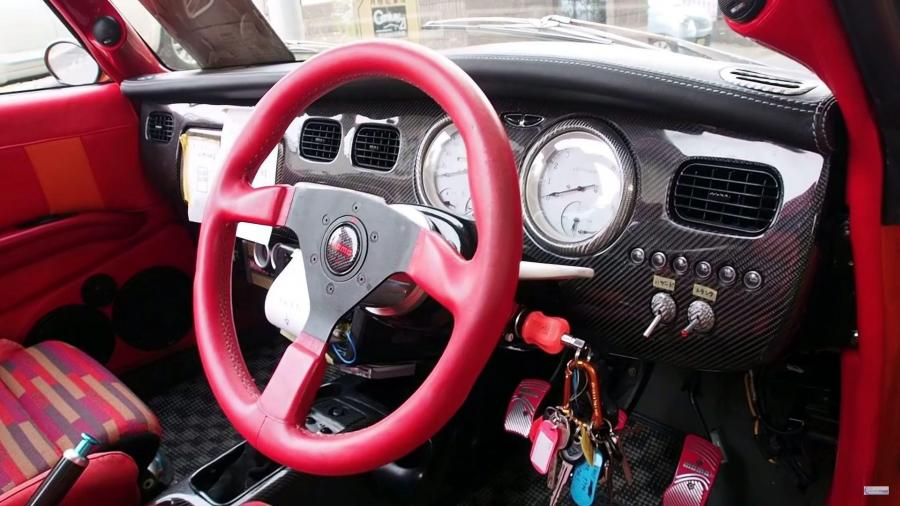 Панель приборов Nissan Figaro Show Car 1992 года  (фото 12 из 12)